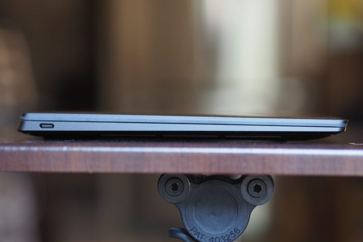 Vue de gauche du Dell XPS 13 9345 montrant les ports.