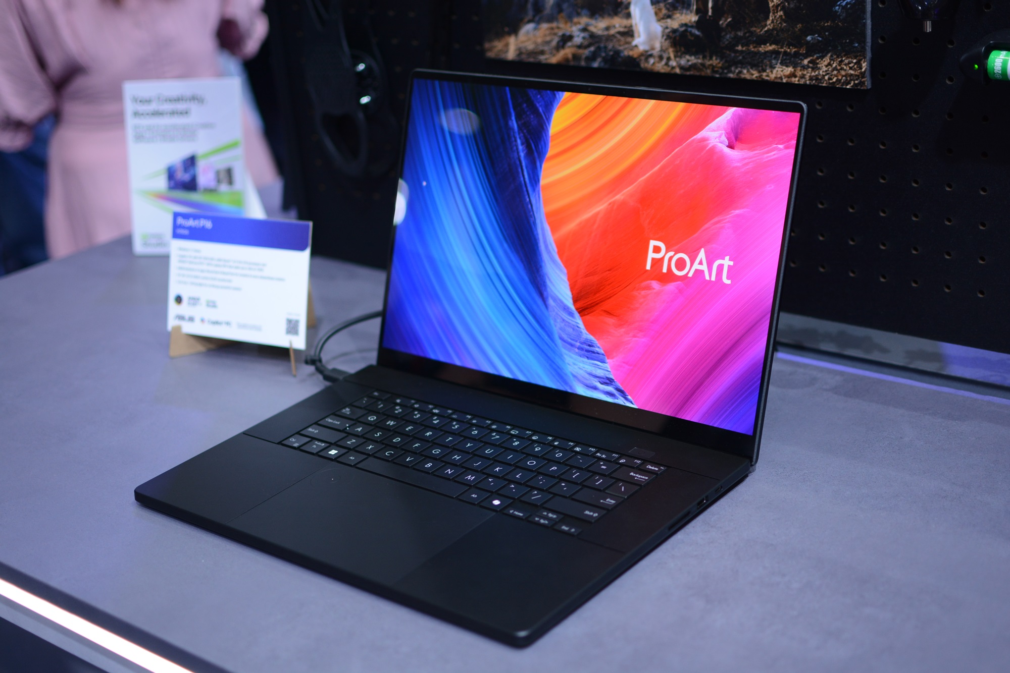Ordinateur portable créateur Asus ProArt P16 présenté au Computex 2024.