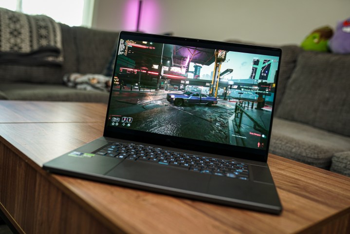 Cyberpunk 2077 sur l'Asus ROG Zephyrus G16.