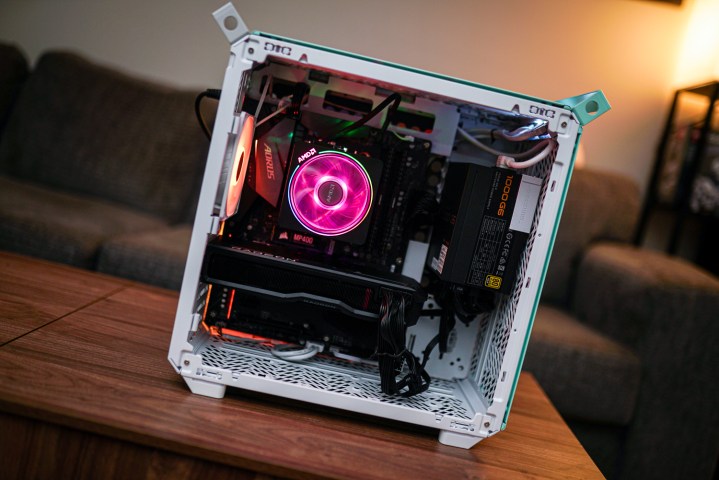 L'intérieur du Cooler Master Qube 500.