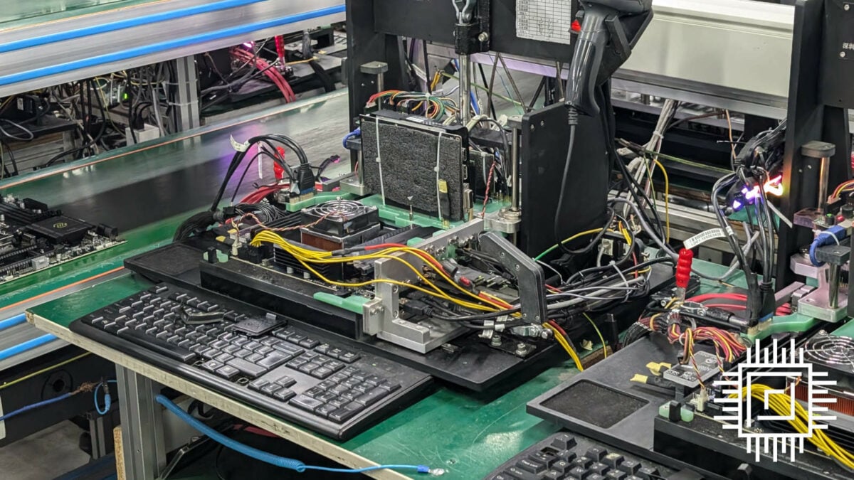 Un système de test dans l'usine MSI subissant des tests de fonctionnalité.