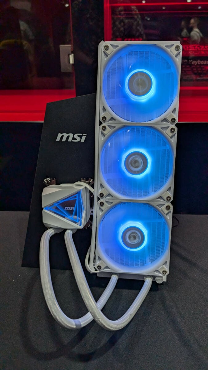 Refroidisseur liquide AIO MSI MAG Coreliquid i360 White.