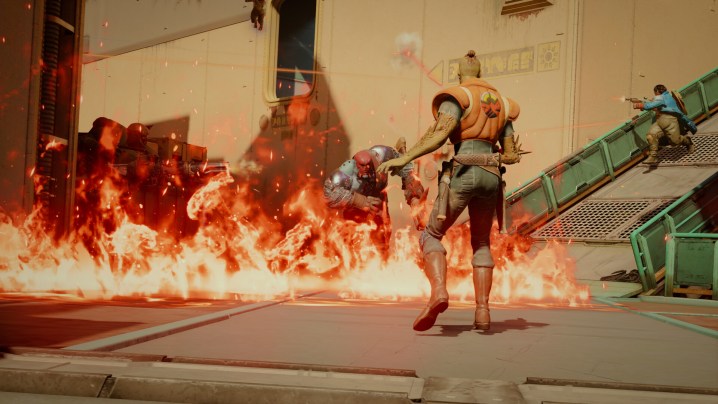 Lennox près d'un mur de feu dans Concord.