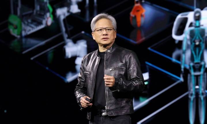 Le PDG de Nvidia Jensen devant un fond.