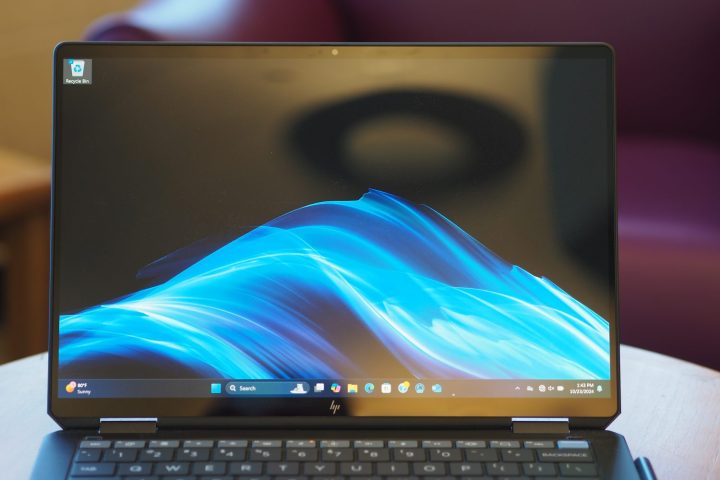 Vue de face du HP OmniBook Ultra Flip 14 montrant l'affichage.