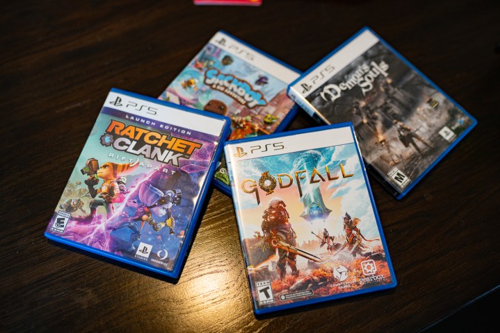 Une pile de jeux PS5 physiques.