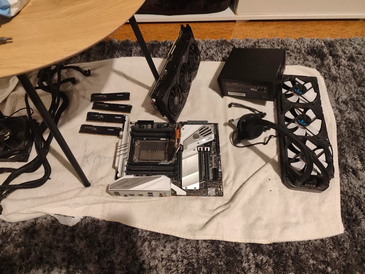 Un éboueur sauve un PC surpuissant avec un processeur Threadripper 32 cœurs et RTX 2080 Ti jeté à la poubelle