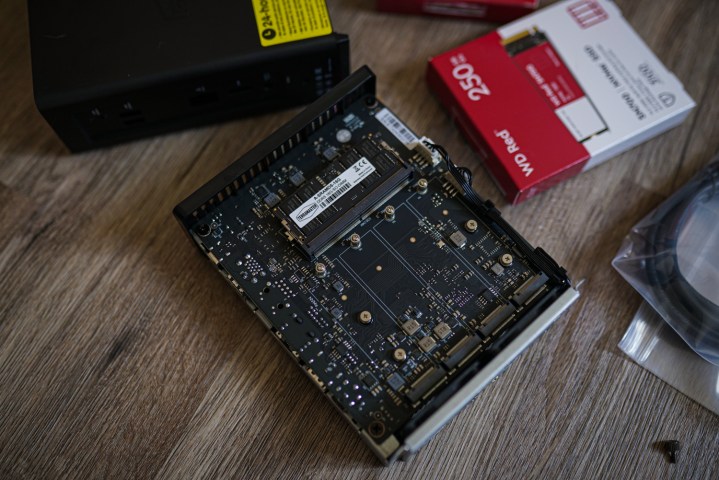 Intérieur du Terra Master F8 SSD Plus.