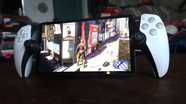 Un PlayStation Portal lit Marvel's Spider-Man 2.