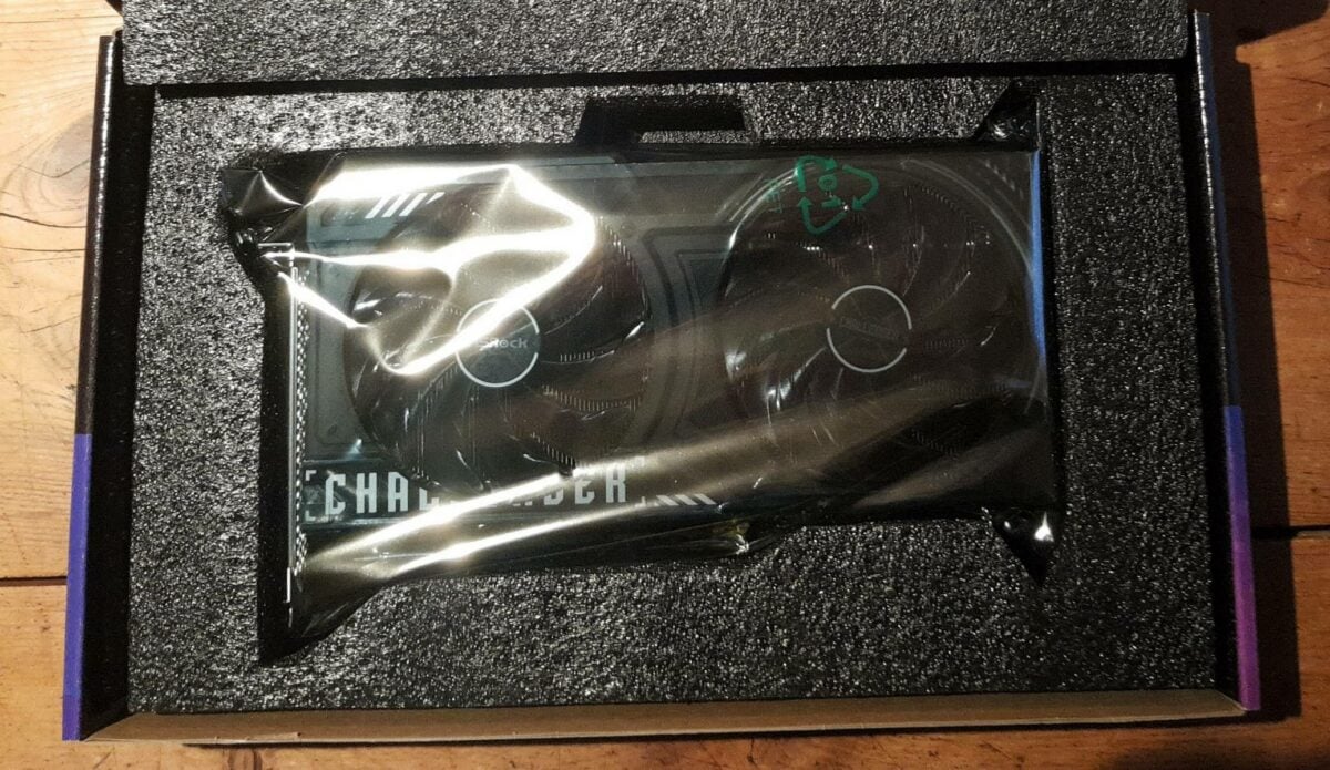 Carte graphique ASRock Intel Arc B570 Challenger dans sa boîte.