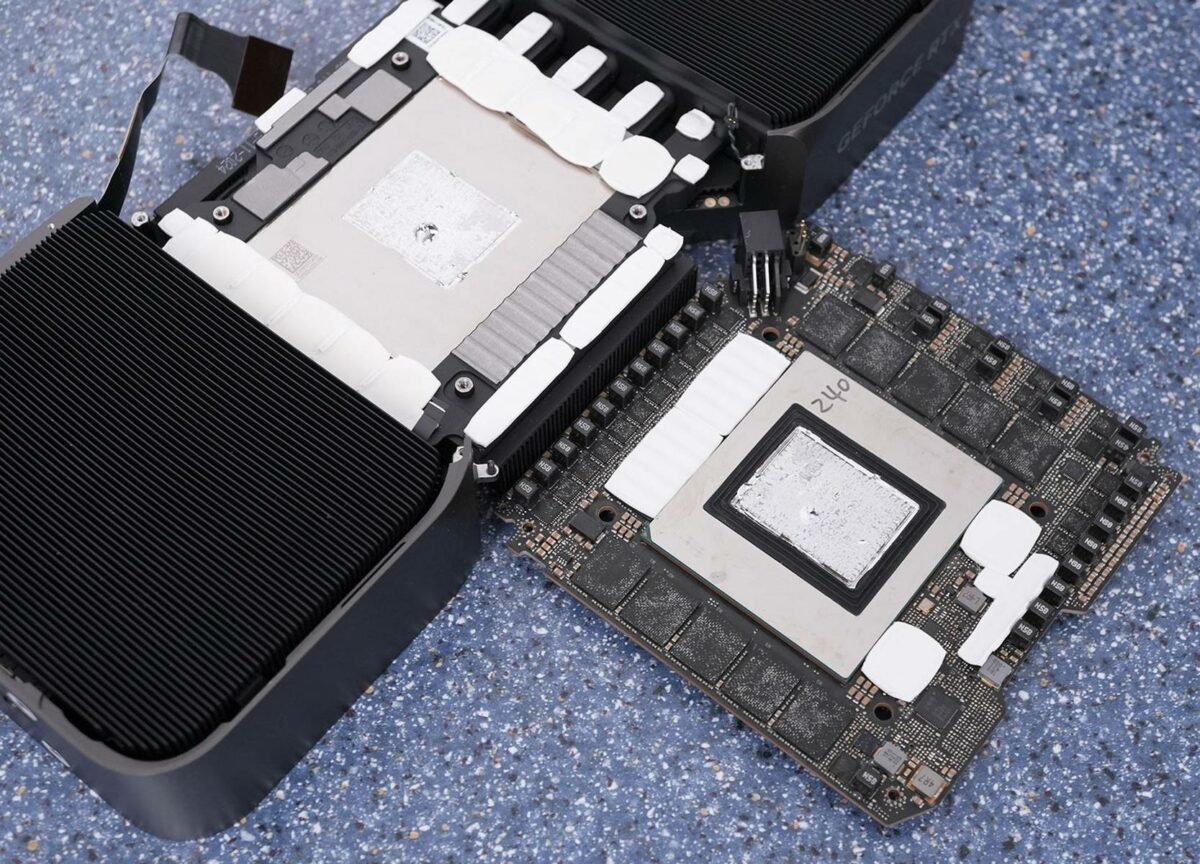 Démontage de la Nvidia RTX 5090.