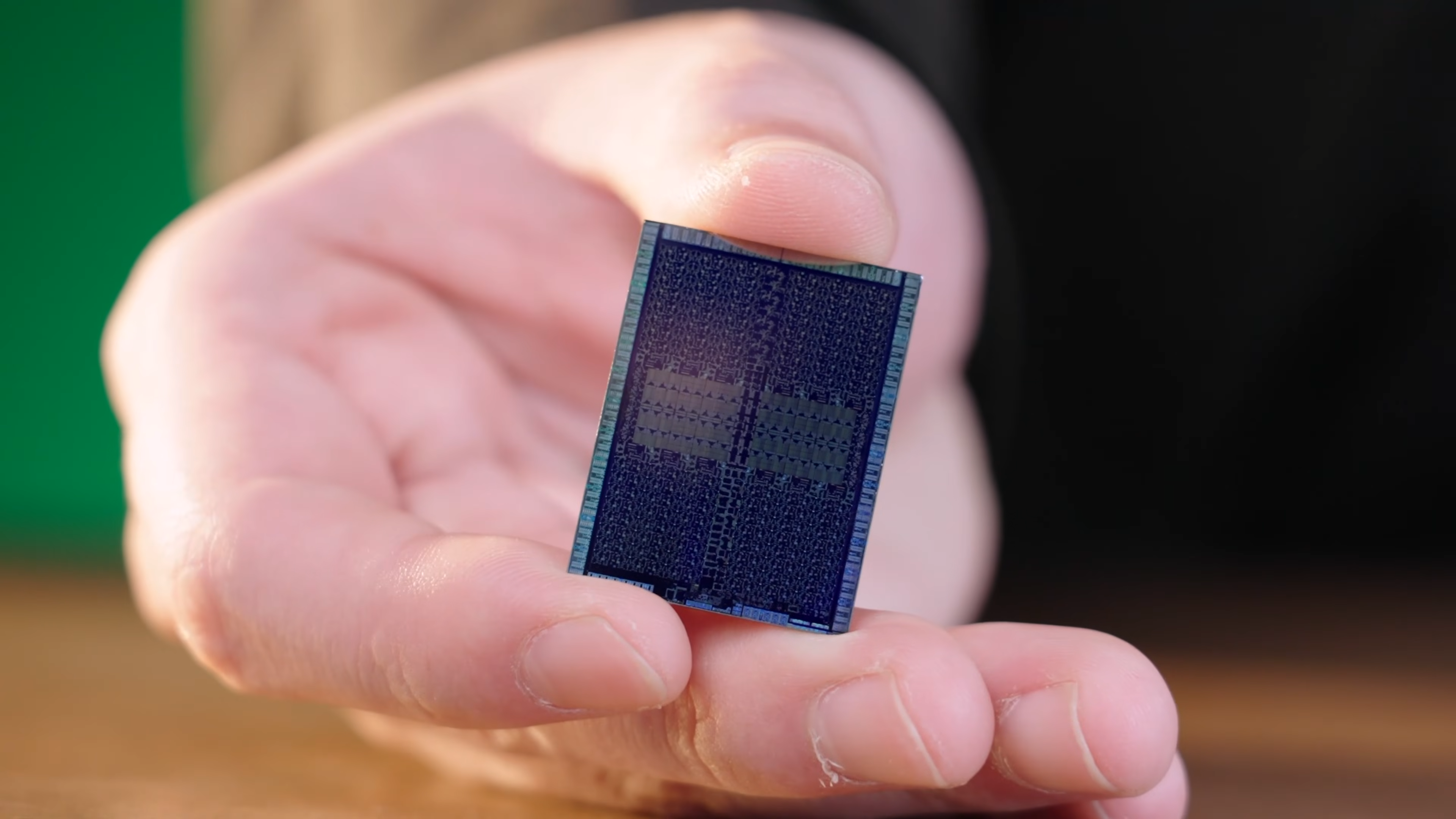 NVIDIA Blackwell GB202 GPU & GDDR7 Memory Pictured In Beautiful Die Shots, ASUS GeForce RTX 5090 Astral Overclocked To 3.4 GHz With LN2 & Consumes Almost 1000W 3