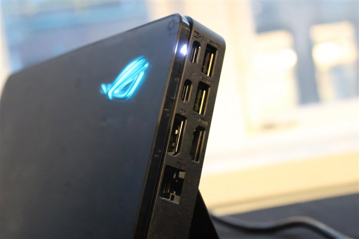 Ports sur le Asus XG Mobile.