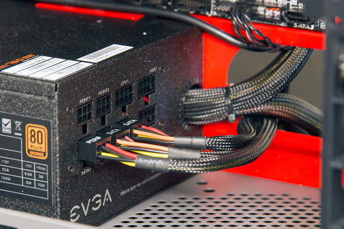 Câbles d'alimentation PC sur un PSU modulaire.