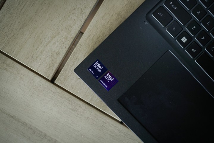 Le logo MSI sur un ordinateur portable Arrow Lake-H.