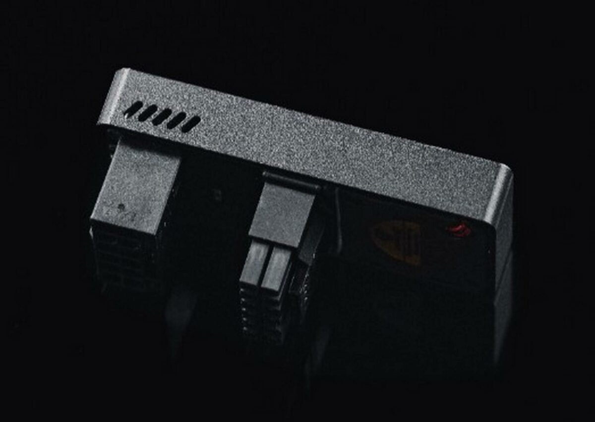 Côté de l'adaptateur 12VHPWR.