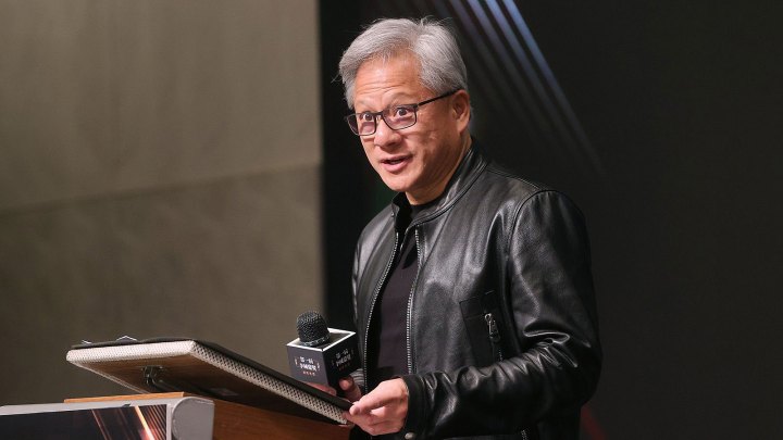 Jensen Huang s'adressant à un public.