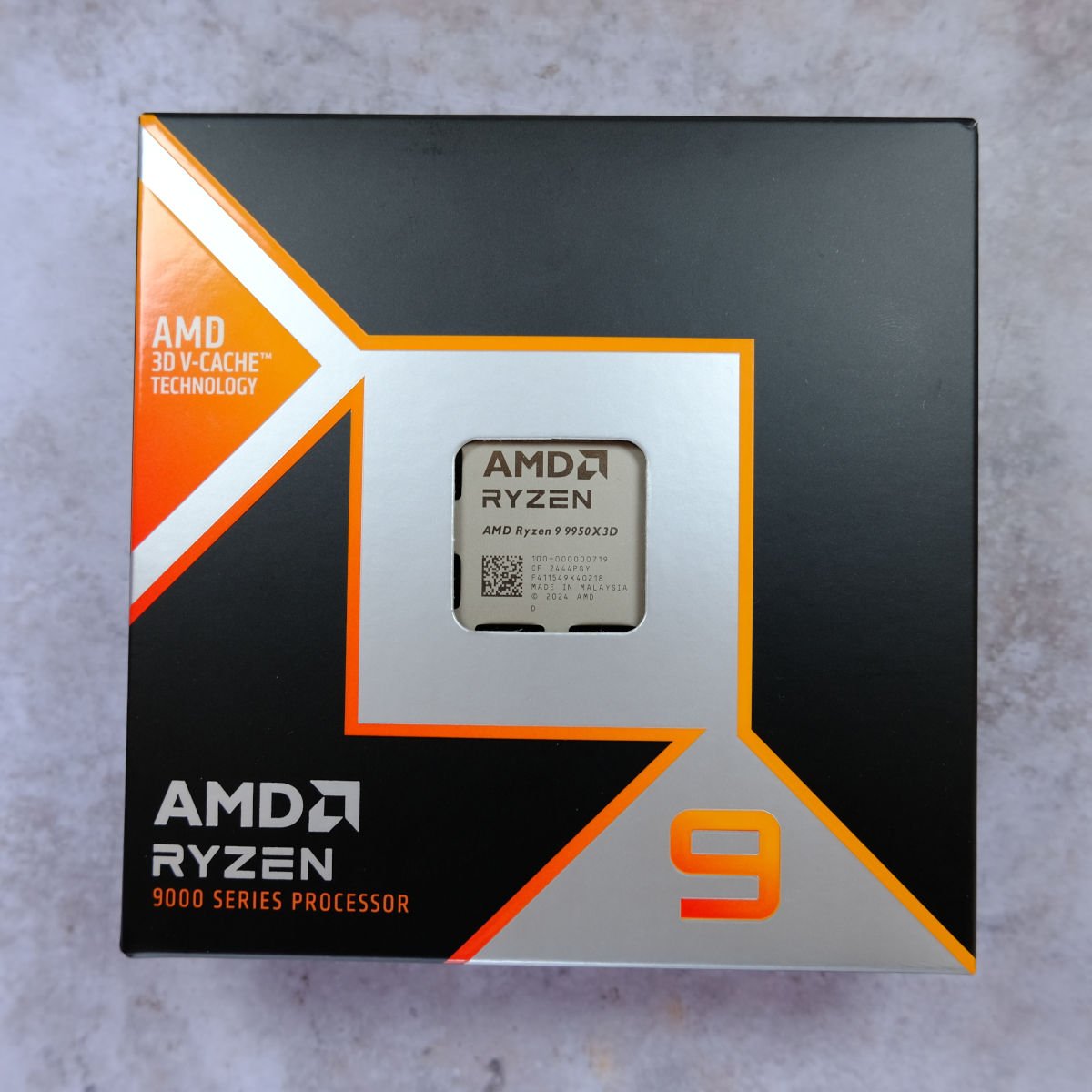 Emballage du AMD Ryzen 9 9950X3D.