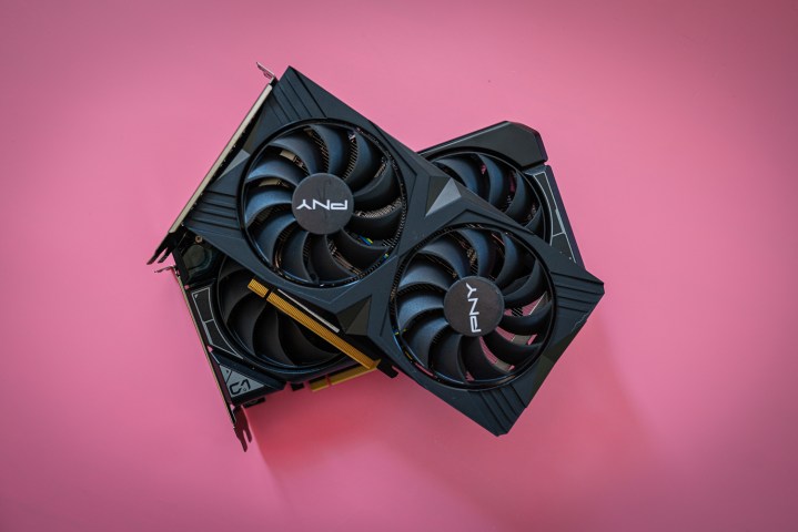 Deux cartes graphiques RTX 4060 empilées l'une sur l'autre.