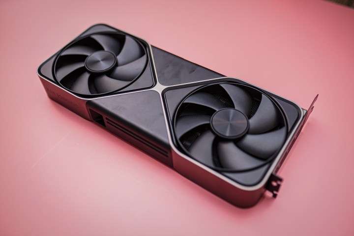 Ventilateurs sur la RTX 5080.