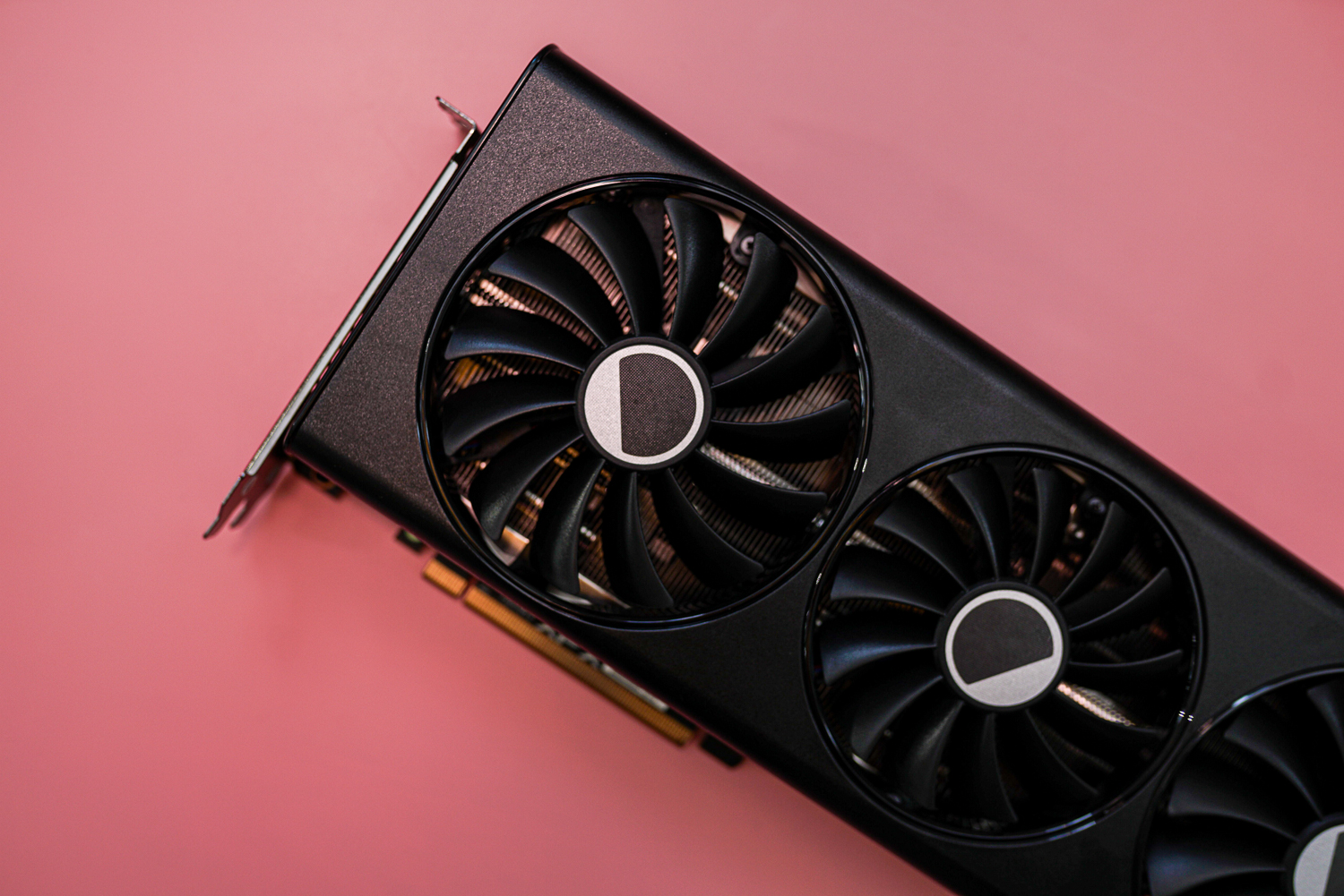 Ventilateurs sur la carte graphique RX 7900 GRE.