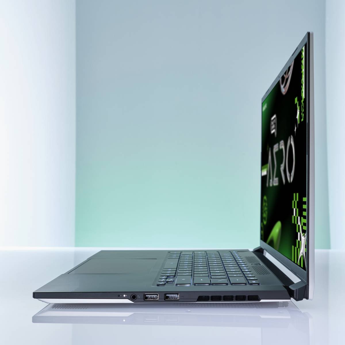 Gigabyte Aero X16 right side.