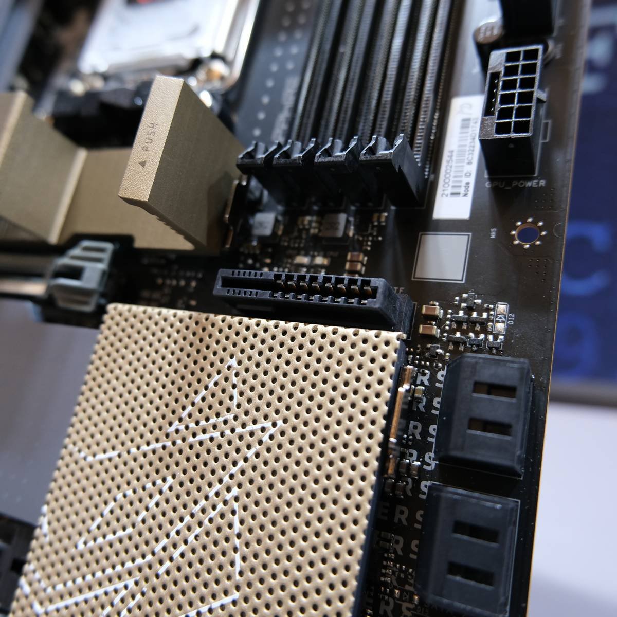 Connecteur d'alimentation BTF de la Nitro+ X870EA.