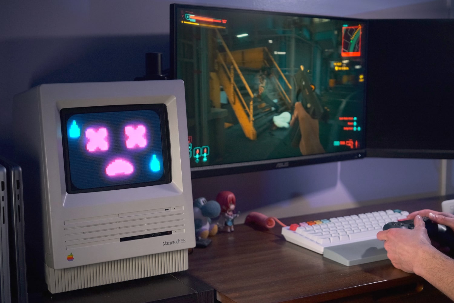 Le Joshintosh, un PC personnalisé construit à l'intérieur d'un boîtier Macintosh SE.