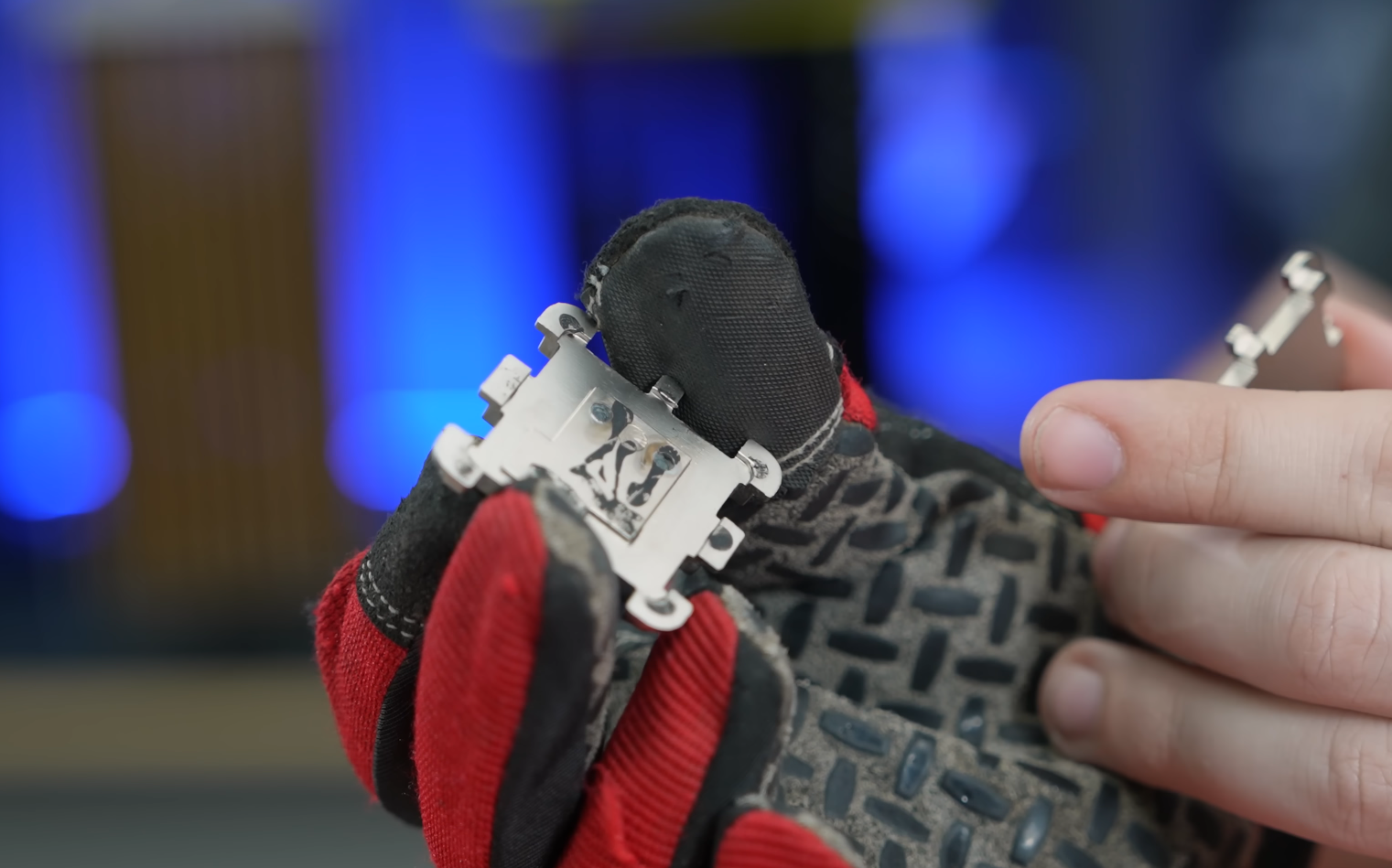 Fake Ryzen 7 9800X3D IHS