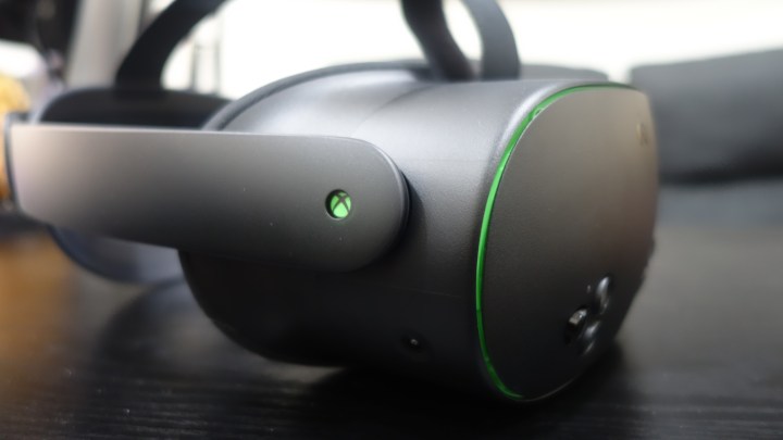 Une Meta Quest 3S Xbox Edition sur une table.
