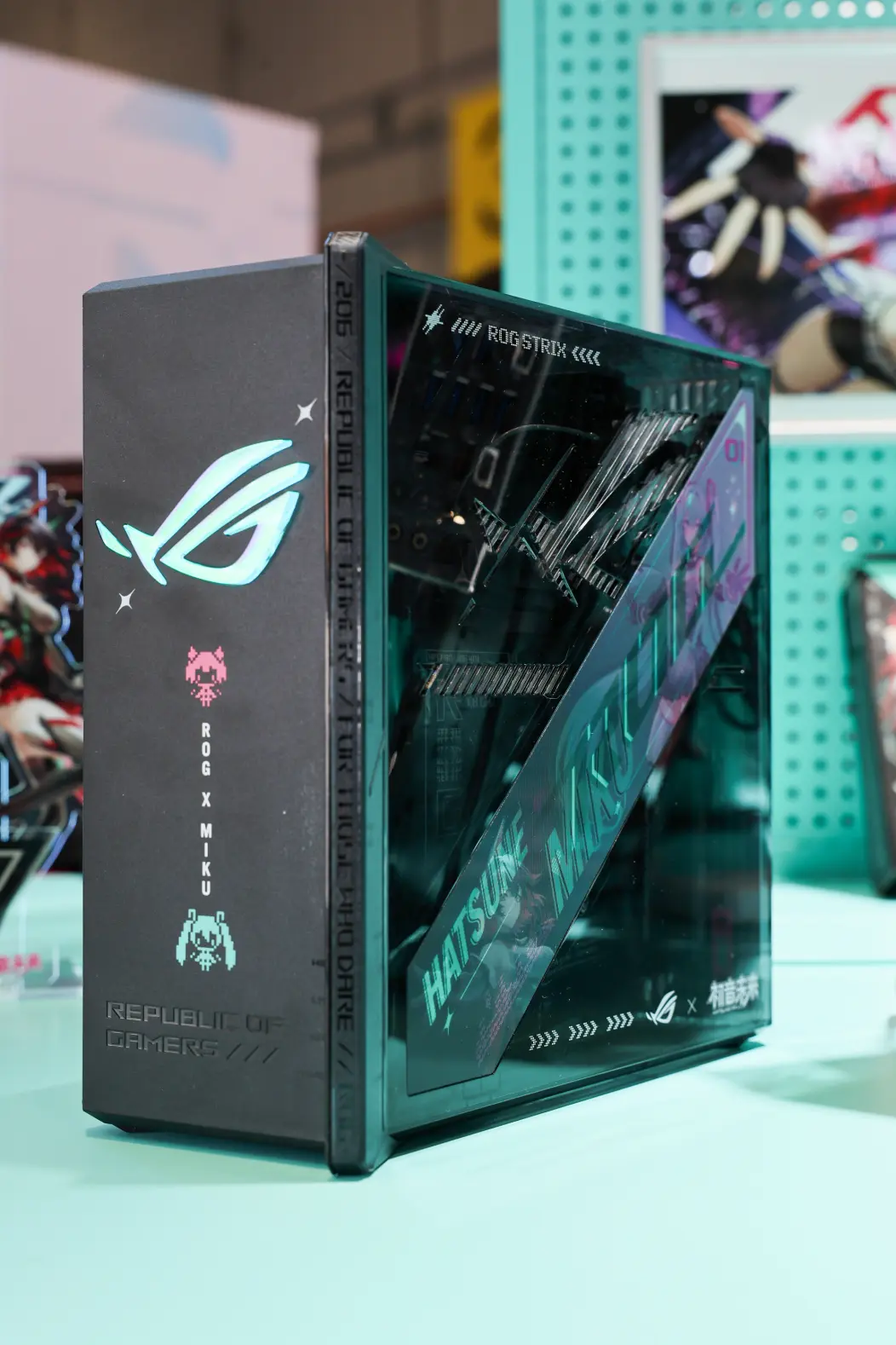 ROG Helios II Miku