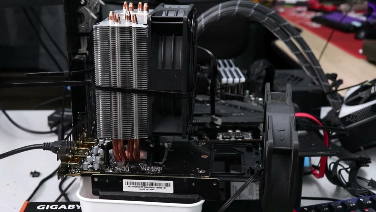 Nvidia RTX 5050 refroidie par un refroidisseur tour.