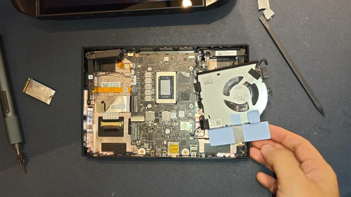 Lenovo Legion Go 2 inside.