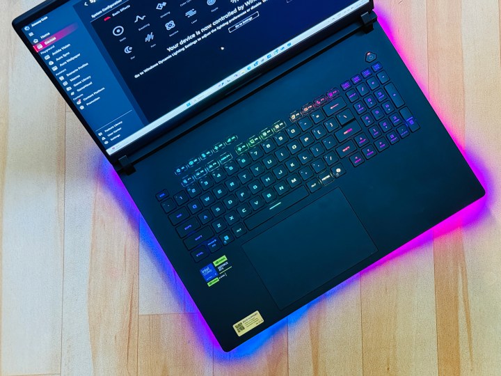 Vue de dessus de l'ordinateur portable Asus ROG Strix Scar 18.