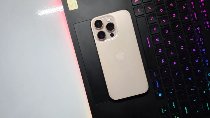 Pavé tactile de l'ordinateur portable Asus ROG Strix Scar 18.