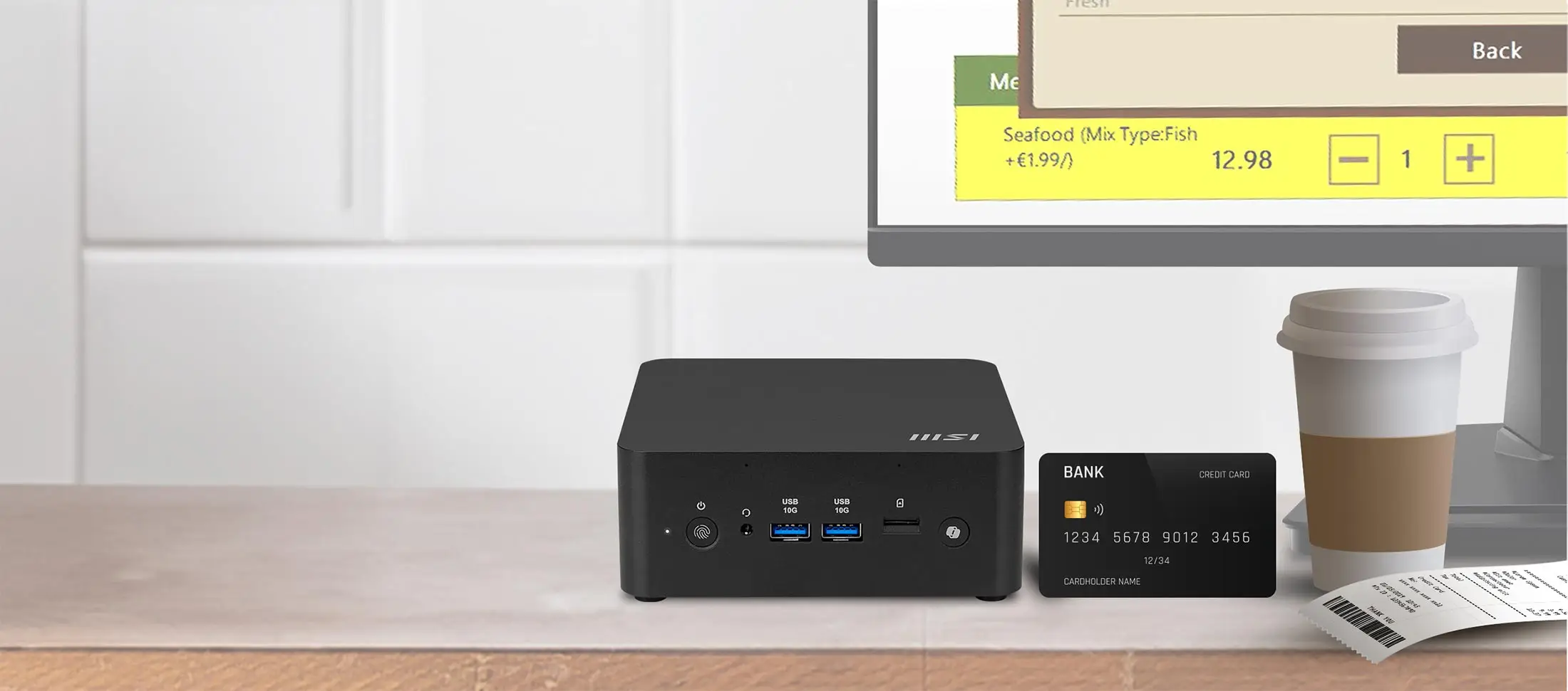 Mini PC sur un bureau avec café, carte de crédit et reçu.