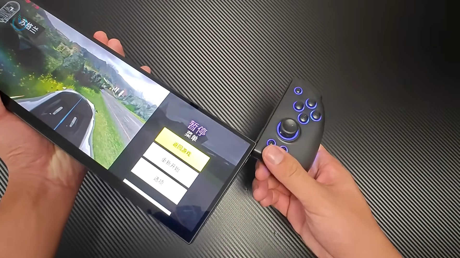 Tablette de jeu sans marque en pause affichant les options.