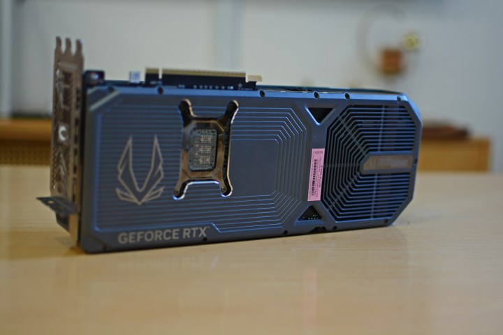 Backplate de la carte Zotac RTX 5070 Ti Amp Extreme Infinity