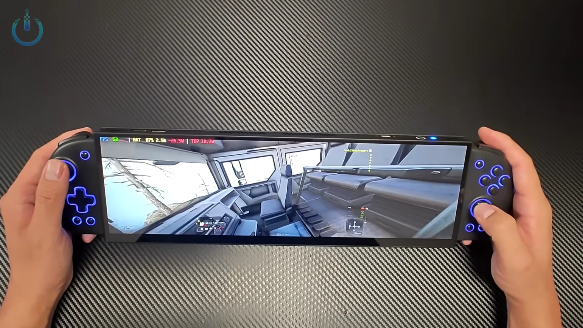 Une console de jeux portative affichant un jeu avec des métriques à l'écran.