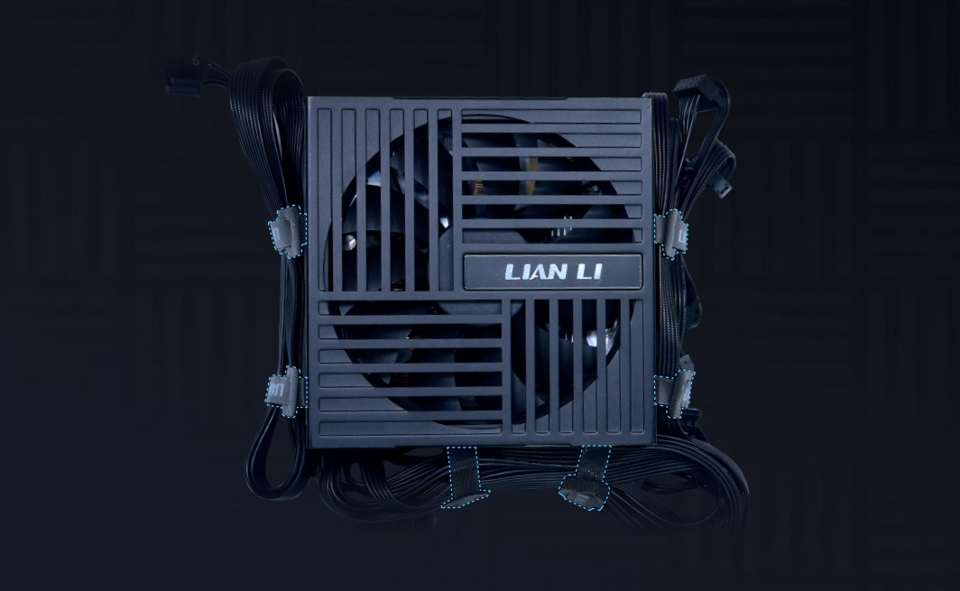 Alimentation Lian Li avec logo visible et câbles.