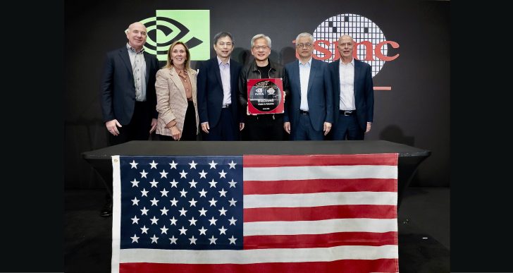 NVIDIA et TSMC sur scène avec la plaque 'Made in America'.