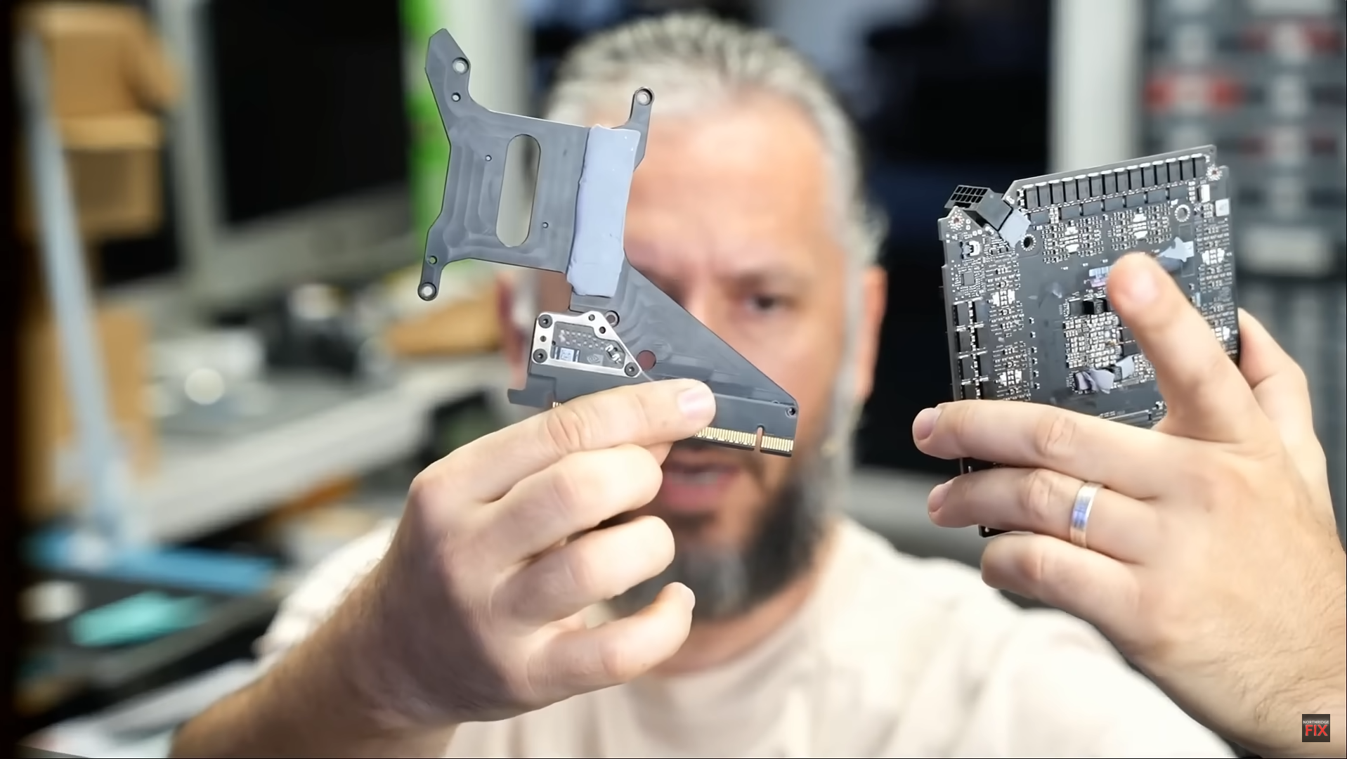 Circuit imprimé et dissipateur thermique