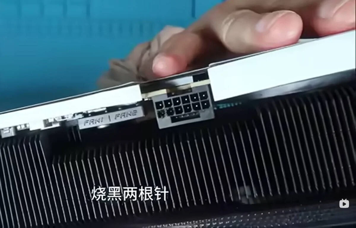 Connecteur brûlé de la RTX 5090.