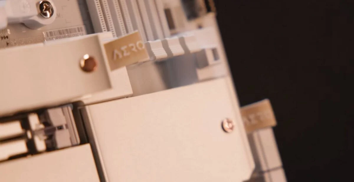 Onglets de la Gigabyte X870E Aero X3D Wood.