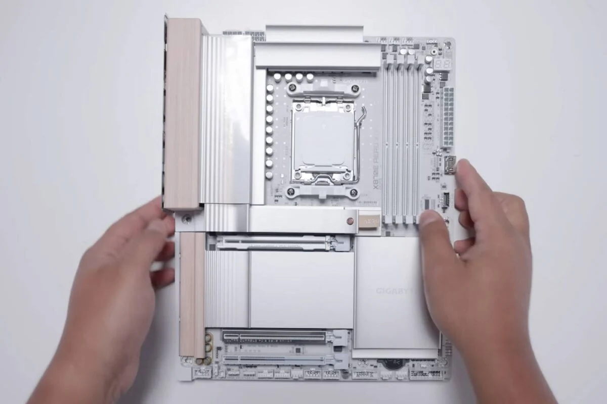 Gigabyte X870E Aero X3D Wood.