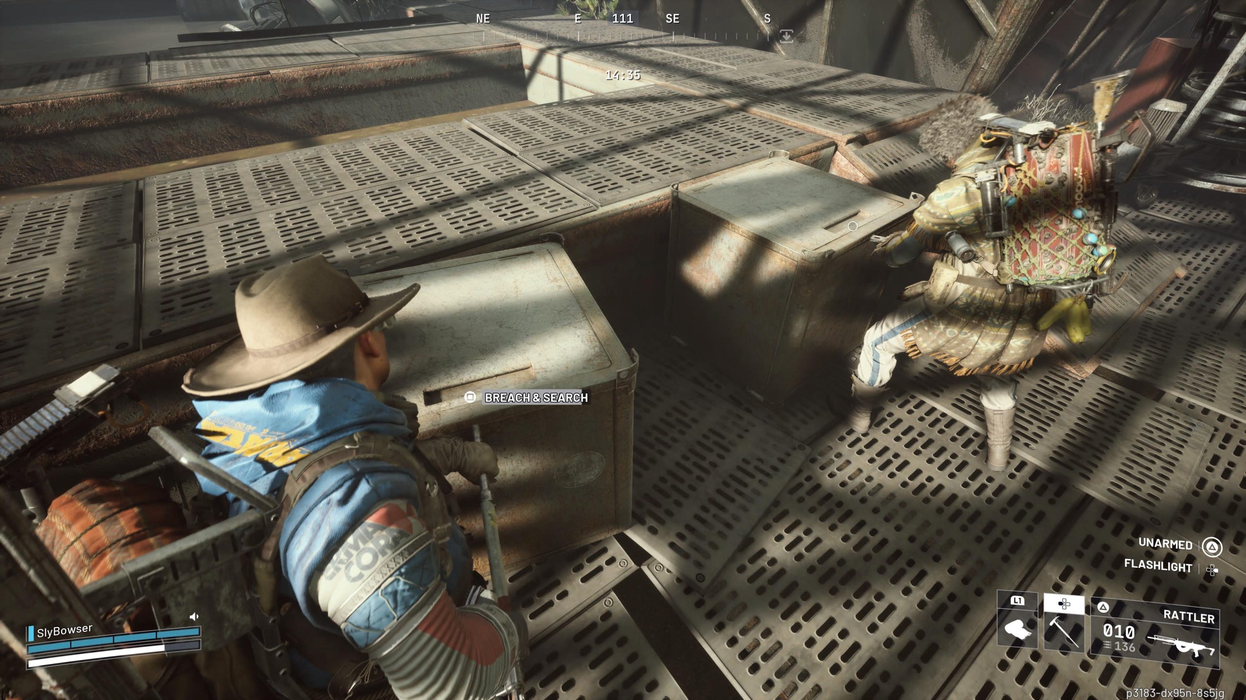 Un personnage dans ARC Raiders s'approche d'une caisse à fouiller.