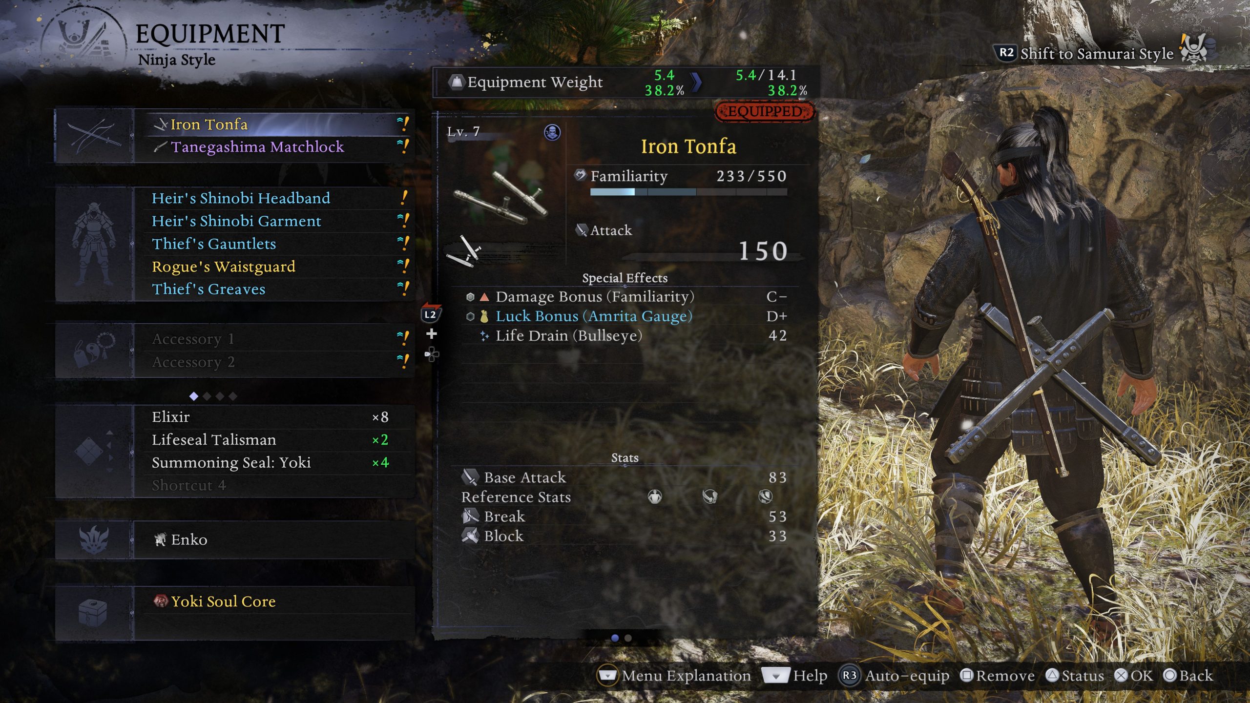 Menu d'équipement de Nioh 3 avec 'Iron Tonfa' sélectionné