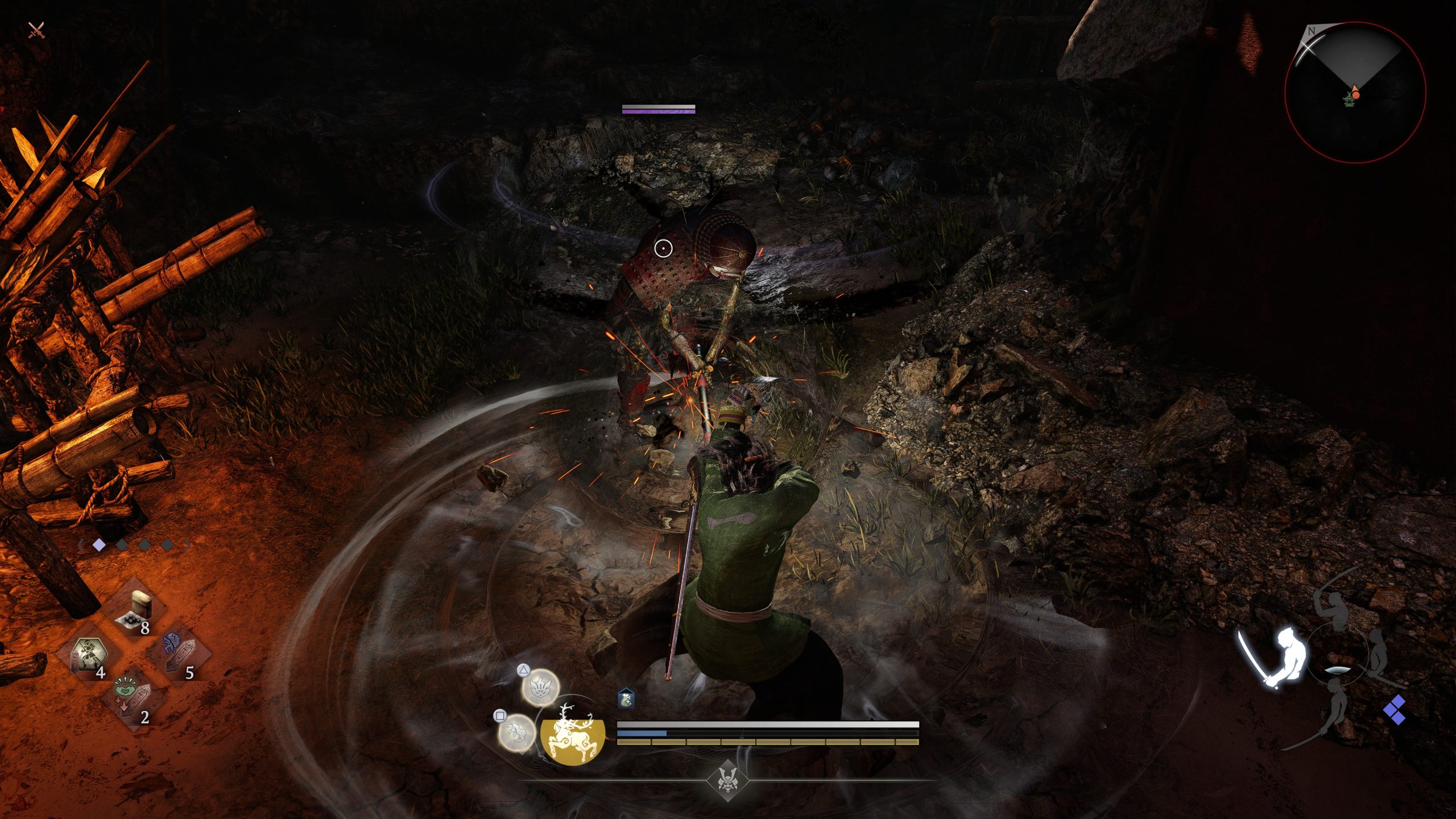 Un personnage engageant le combat avec un ennemi