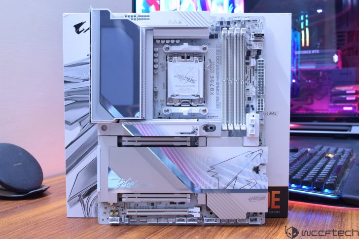Carte mère GIGABYTE X670E Aorus Master avec mention AM5 Ryzen 7000.
