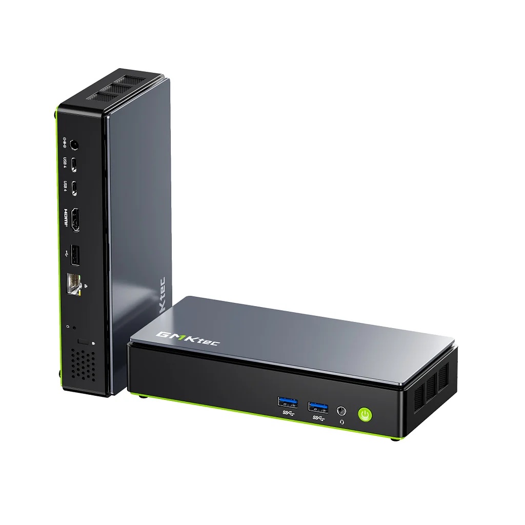 Deux unités de mini PC GMKtec, l'une verticale et l'autre horizontale, avec divers ports dont HDMI.